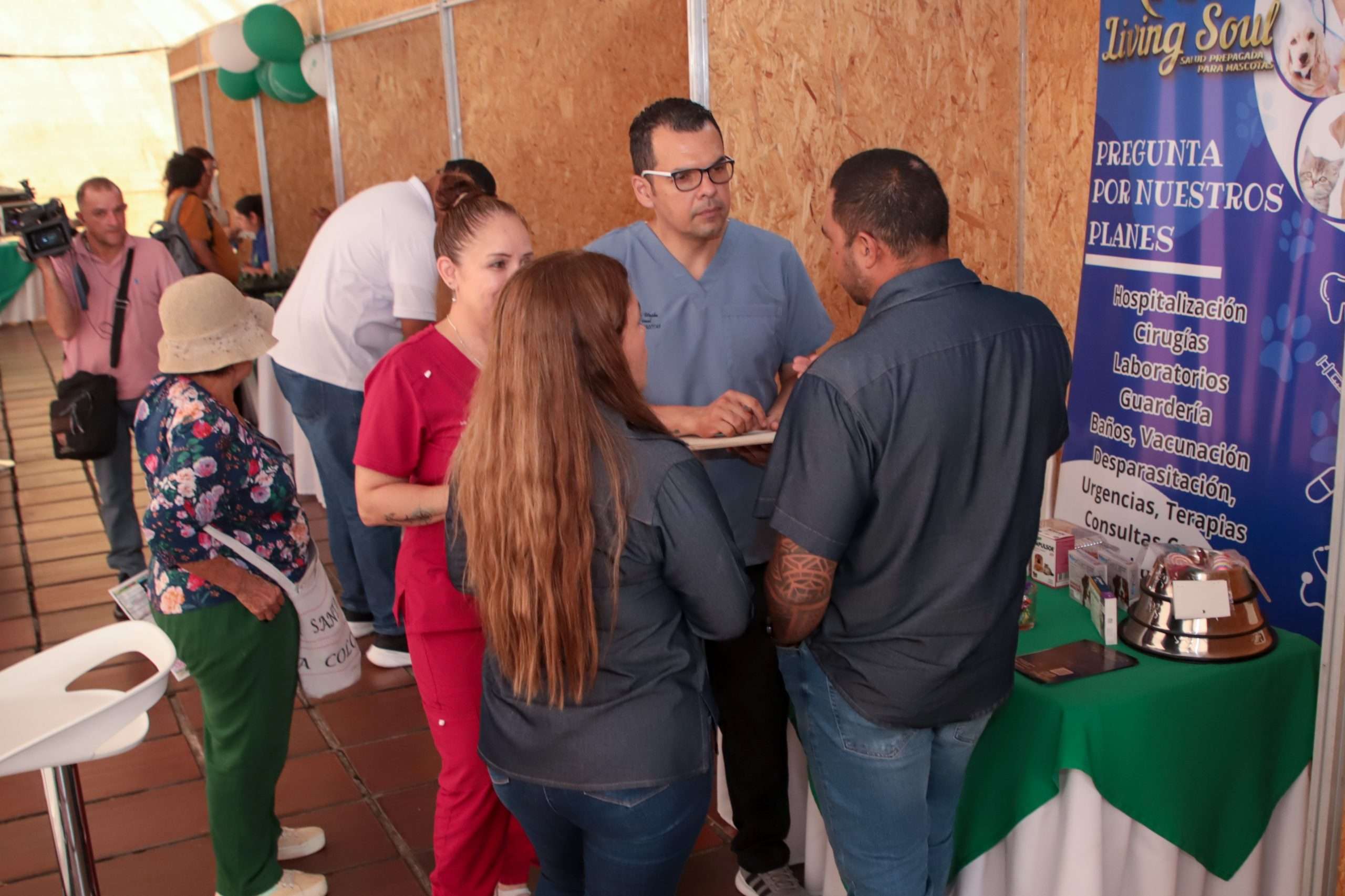 2025-11-05 Feria de Serviciso y beneficios-7