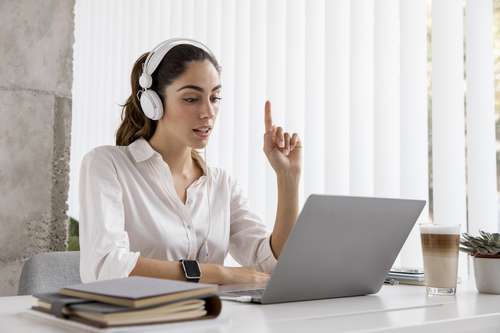 side-view-businesswoman-working-with-headphones-laptop (1)